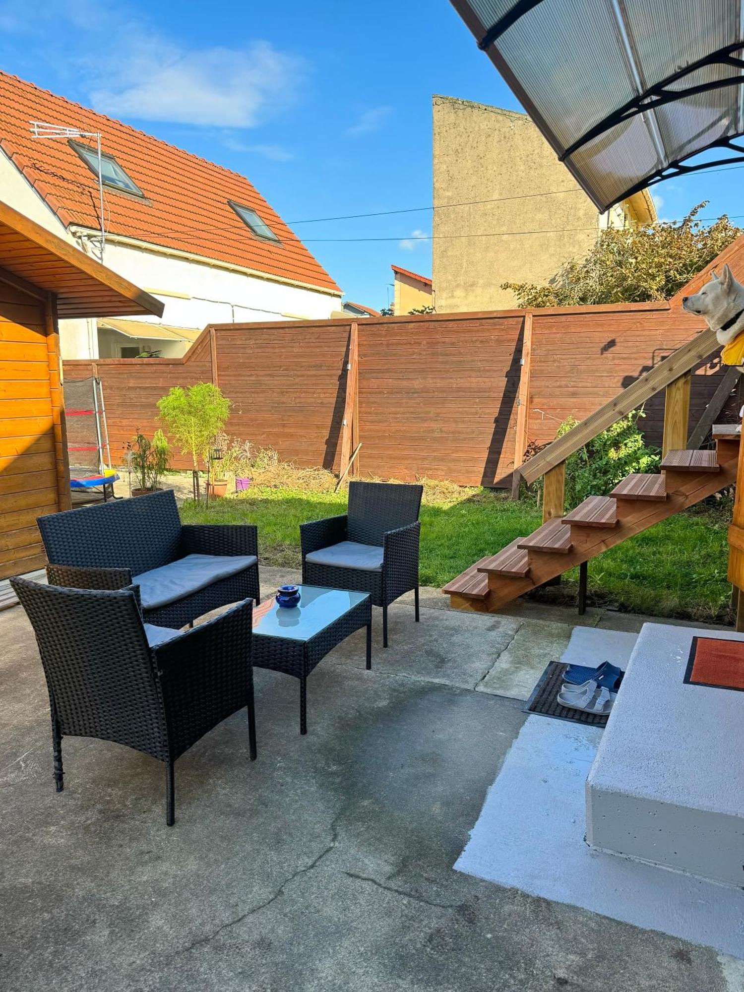 Cozy Paris Suburb! Chalet