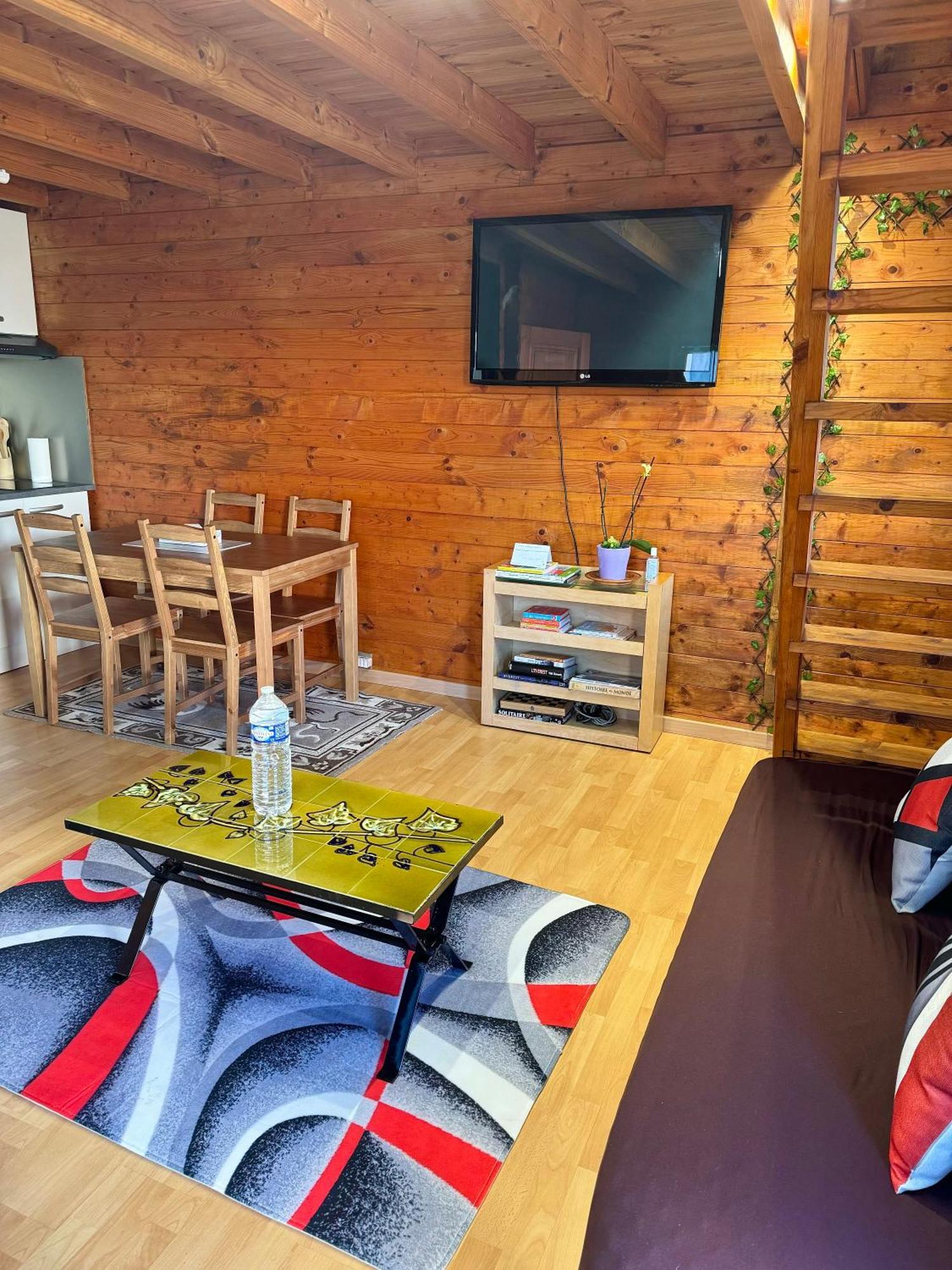 Chalet Cozy Paris Suburb! *